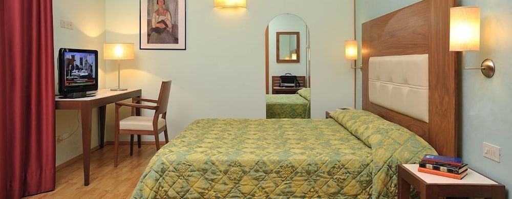 Standard Double or Twin Room - Photo 2