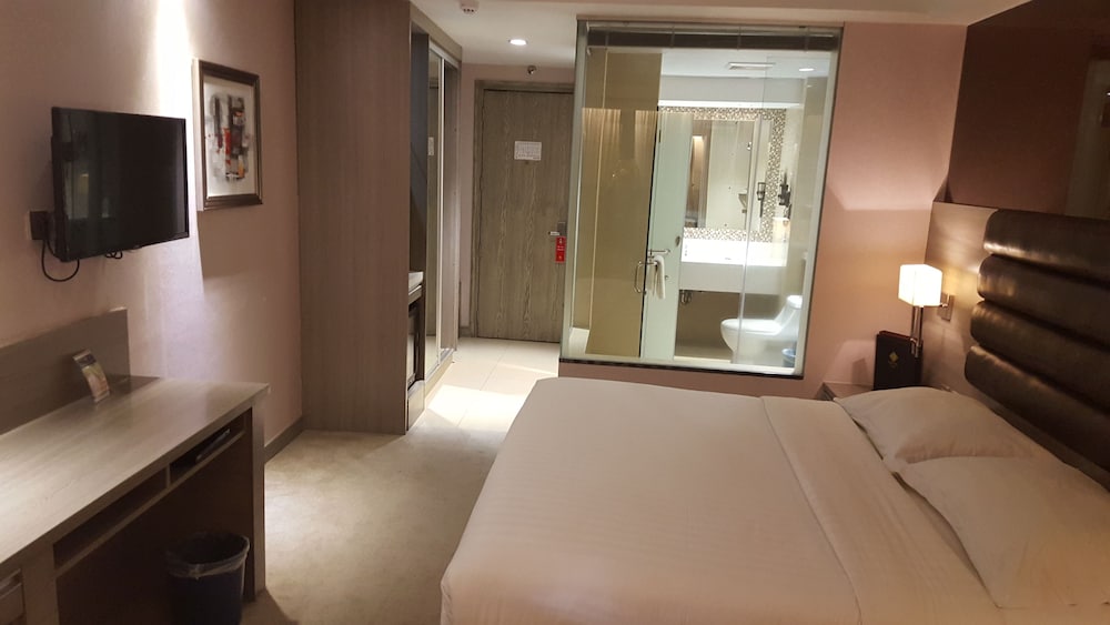 Deluxe Room, 1 King Bed, Private Bathroom photo 3