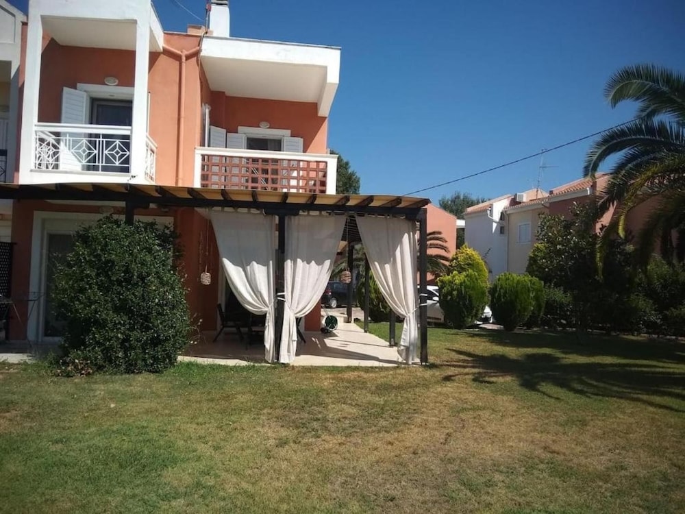 Villa photo 2