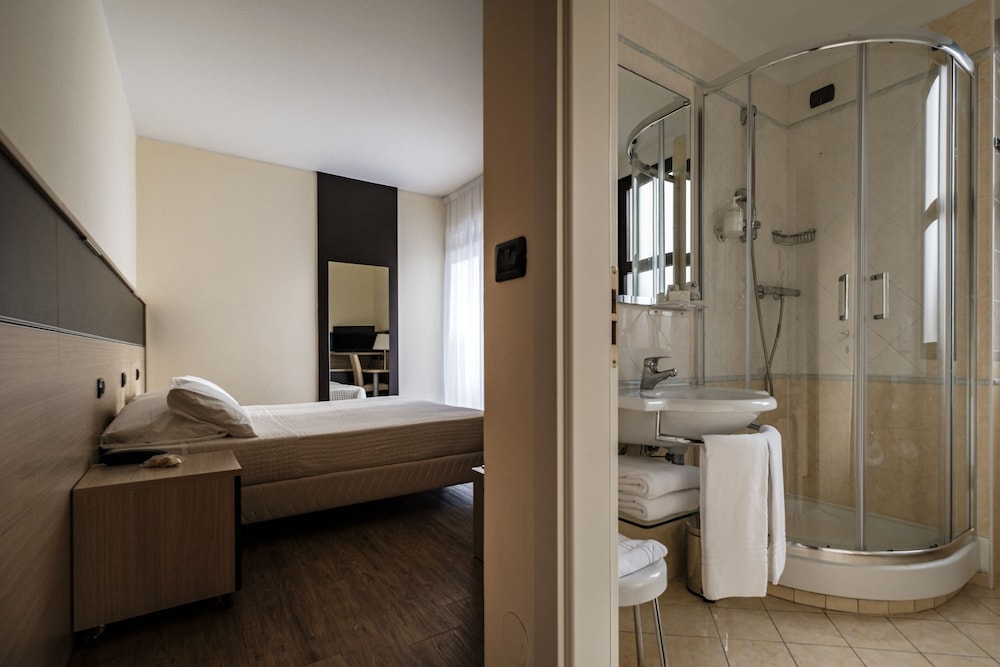 Quadruple Room - Photo 3