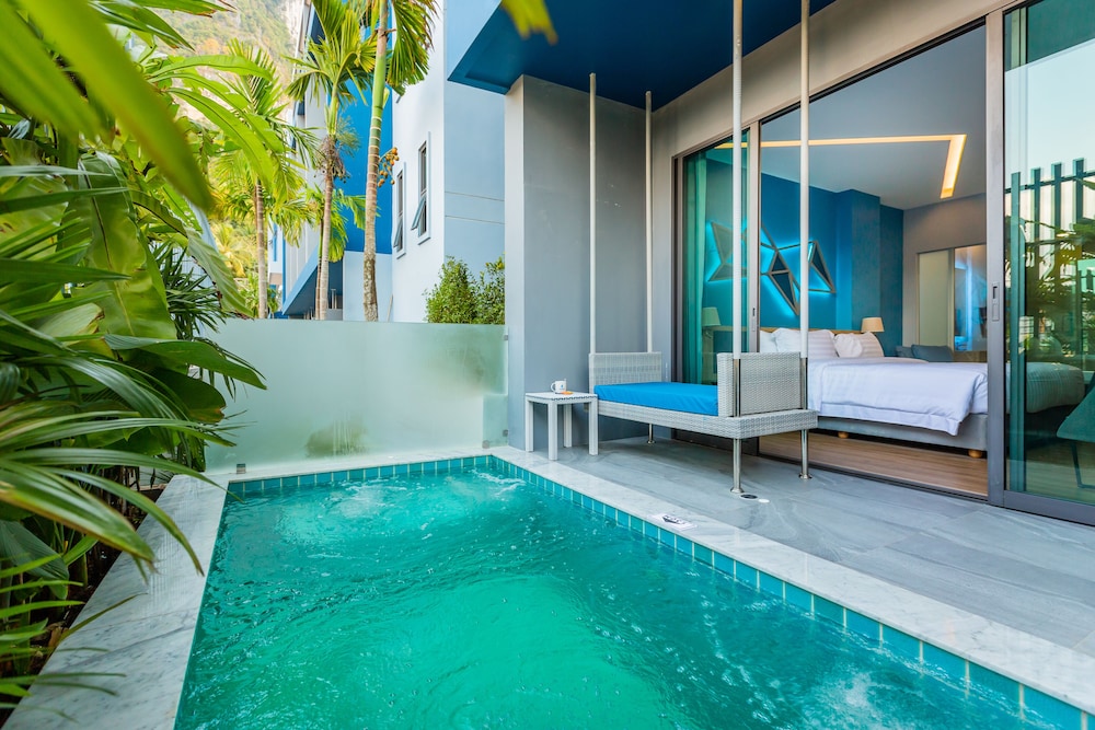 Deluxe Plunge Pool Room - Photo 7