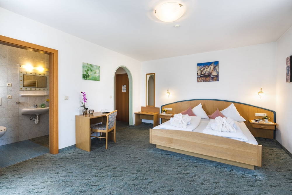 Standard Double Room photo 2
