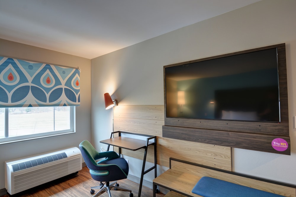 Room, 1 King Bed, Accessible (Hearing) - Photo 4