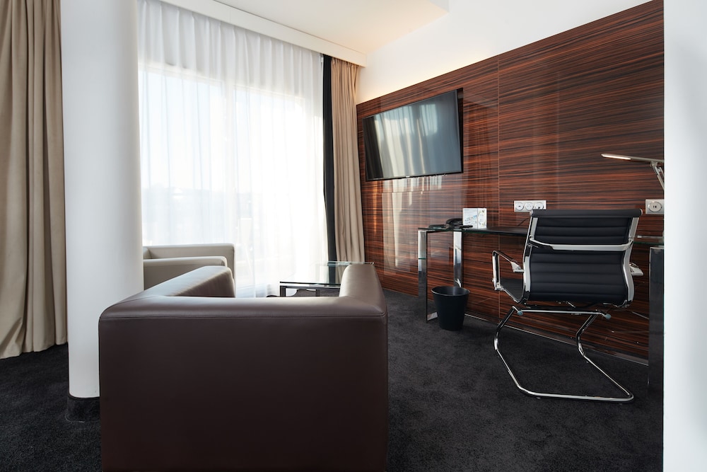 Superior Suite - Photo 5