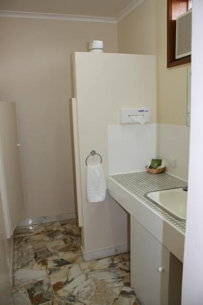 Standard Room, Non Smoking (Queen Room) photo 3