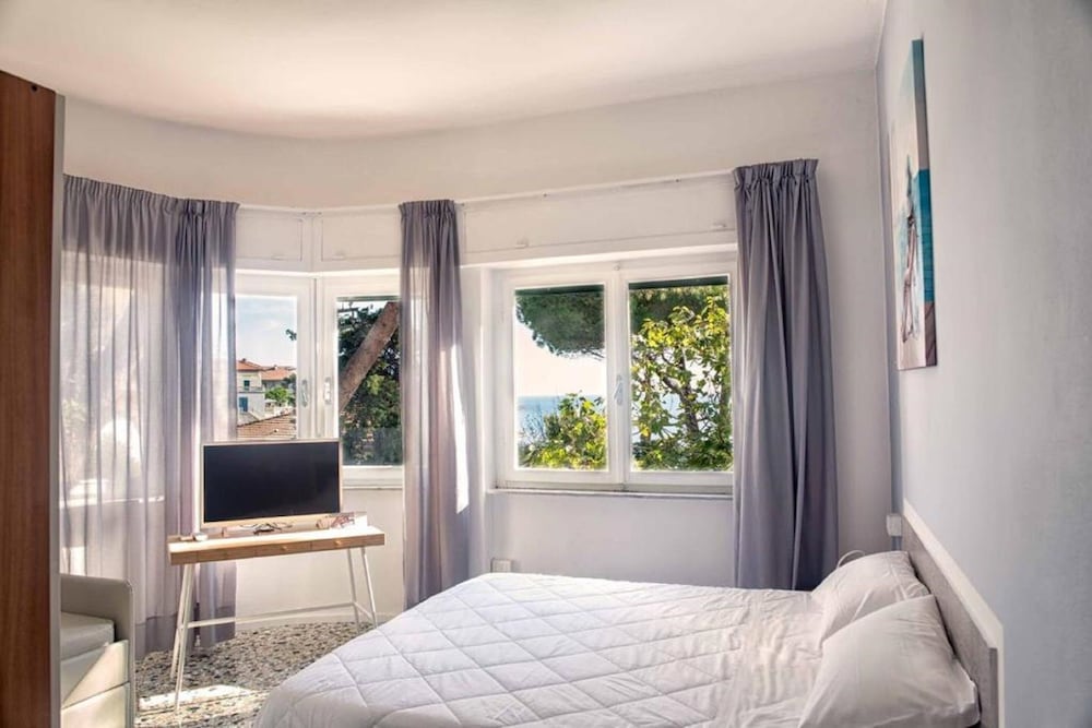 Classic Quadruple Room, Ocean View photo 1