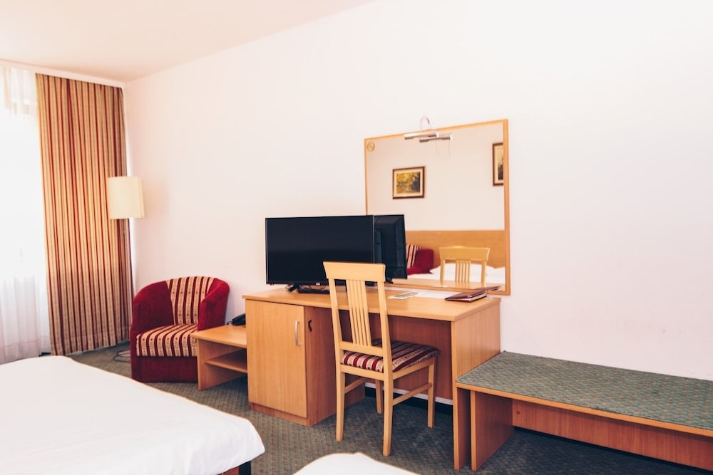 Standard Double or Twin Room, Non Smoking, City View - Photo 7