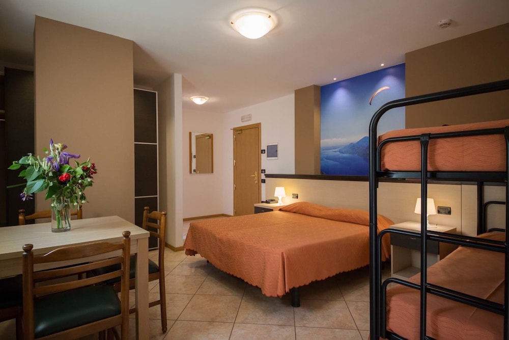 Studio, Kitchenette