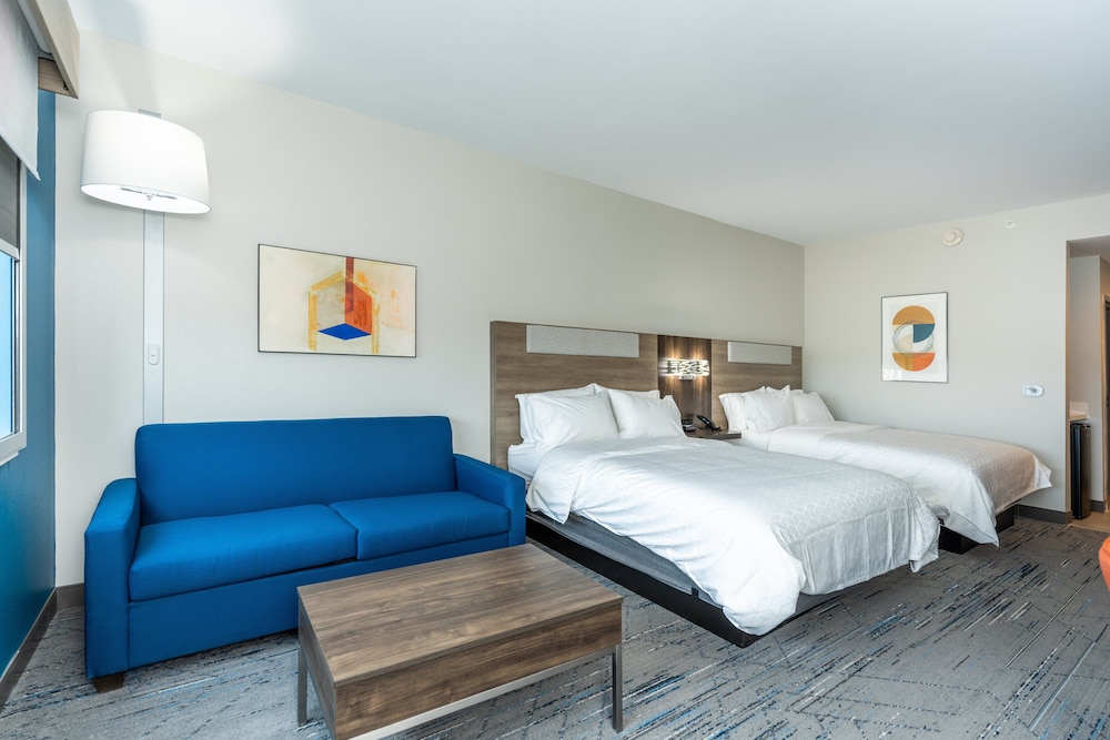 Suite, 2 Queen Beds - Photo 5