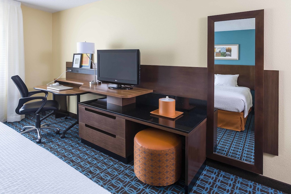 Executive Suite, 1 King Bed with Sofa bed - Photo 2