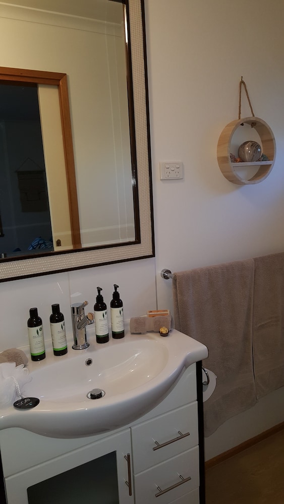 Double Room, 1 King Bed, Ensuite photo 2
