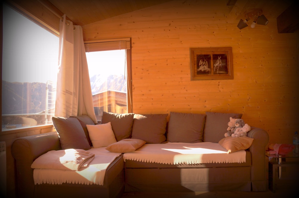 Chalet, 3 Bedrooms, Valley View (10) photo 2