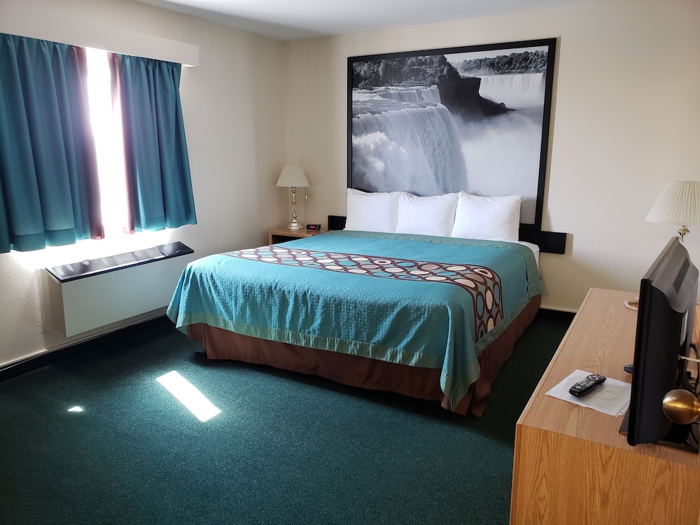 Suite, 1 King Bed, Non Smoking (Two-Room Suite) - Photo 7