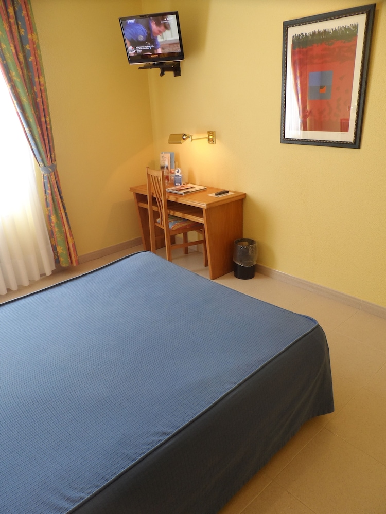 Standard Double Room - Photo 3