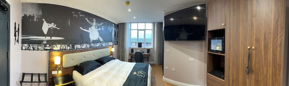 Luxury Suite, 1 King Bed, Non Smoking, Ensuite