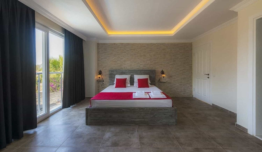 Villa photo 1