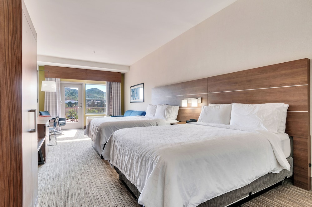 Suite, Multiple Beds - Photo 3