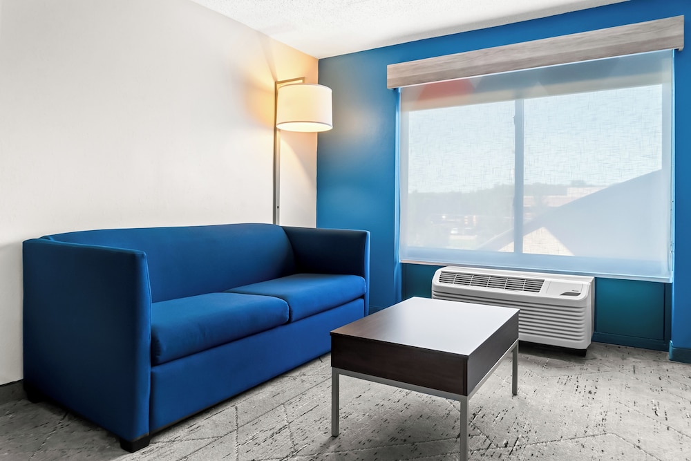 Suite, Multiple Beds - Photo 2