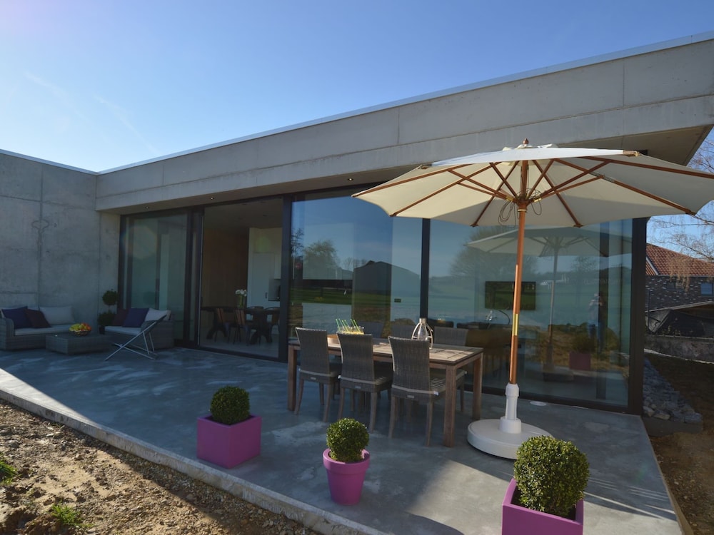 Villa photo 1