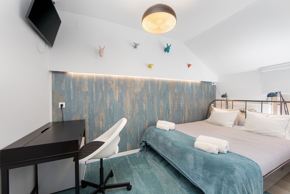 Traditional Double Room, 1 Queen Bed, Pool Access, Beachside photo 1