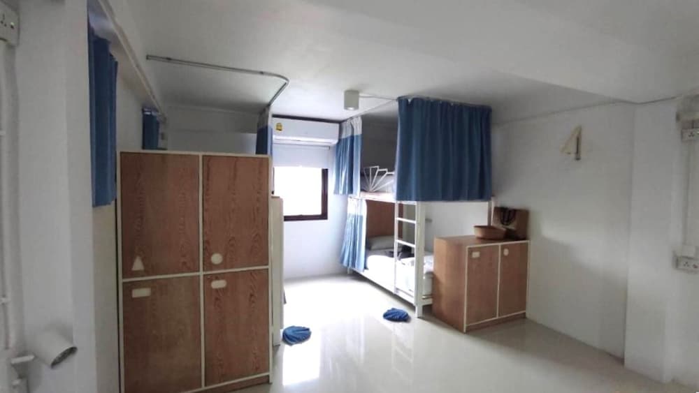 Shared Dormitory, Women only photo 2