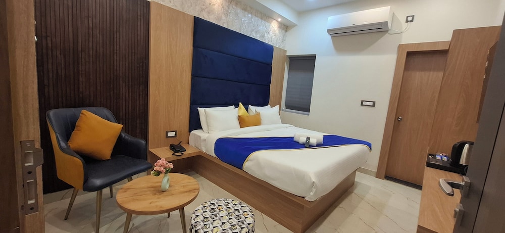 Deluxe Double Room, City View