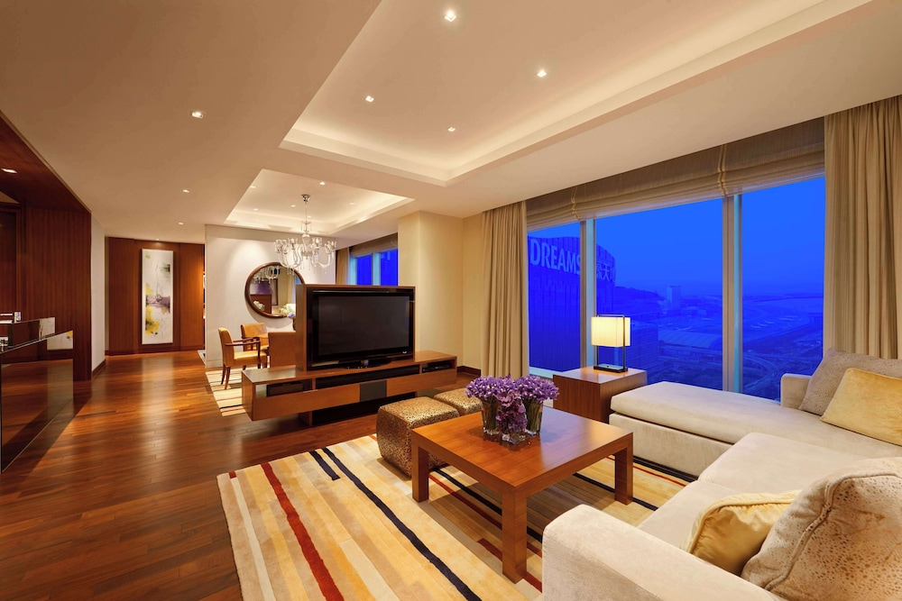 Diplomat Suite - Photo 5