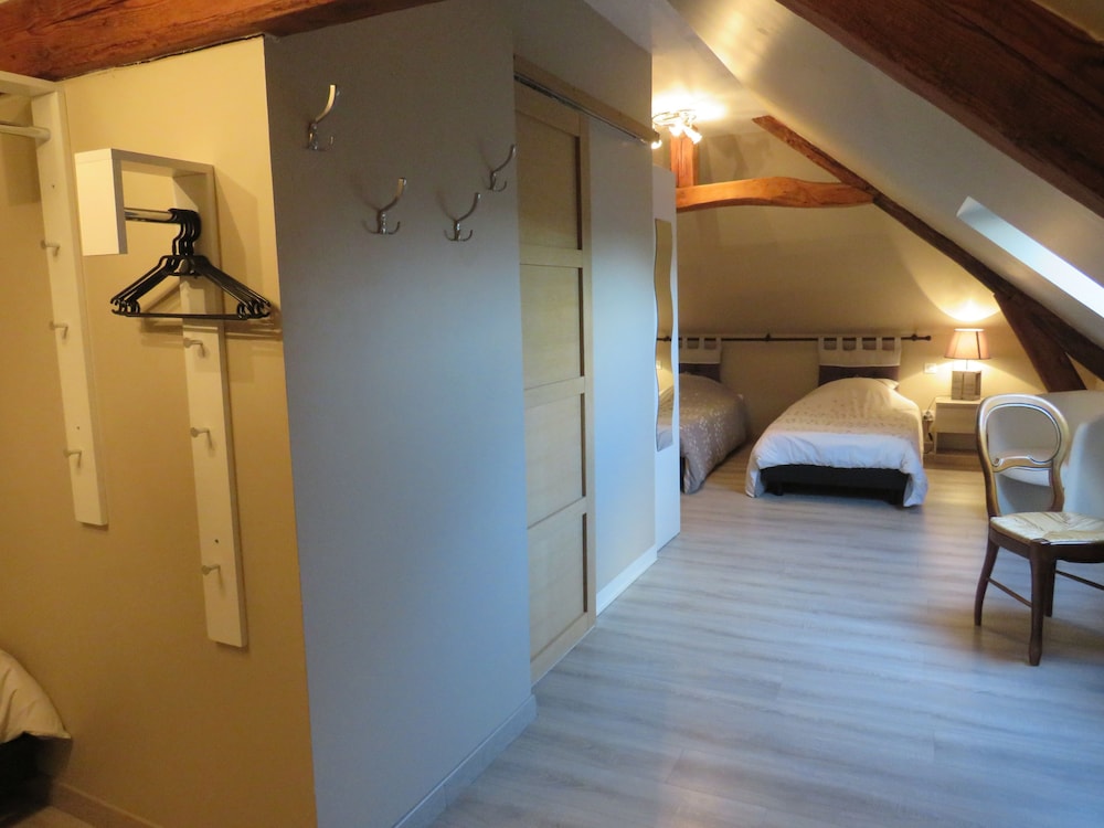 Quadruple Room, 4 Bedrooms (La Mansarde) photo 1