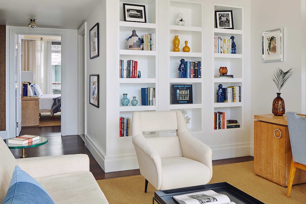 Betsy Balcony Suite - Photo 8