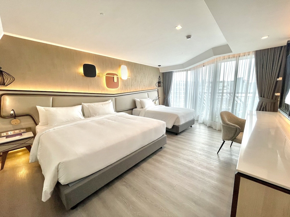 Amethyst One Bed Room Executive Suite - Photo 1