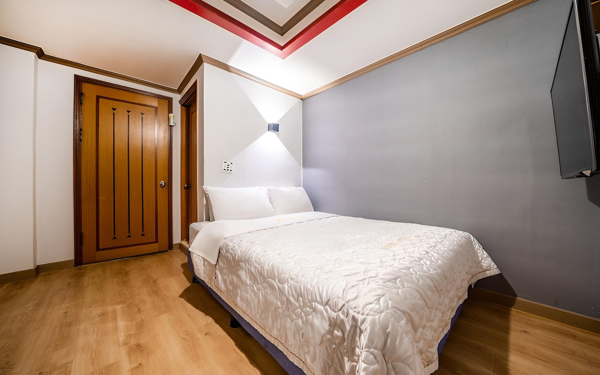 Room (Standard Room (5 OTT channels includi) photo 3