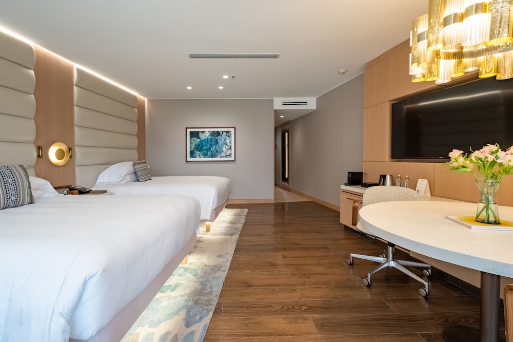 Executive Room, 2 Queen Beds - Photo 4