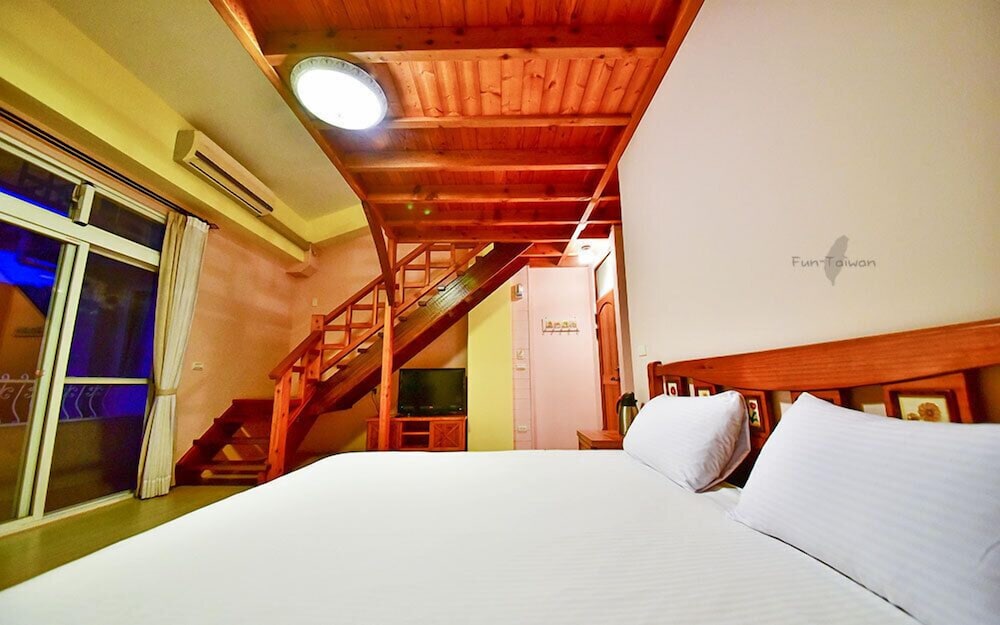 Family Studio, 2 Bedrooms, Non Smoking, Mountain View (302) photo 1