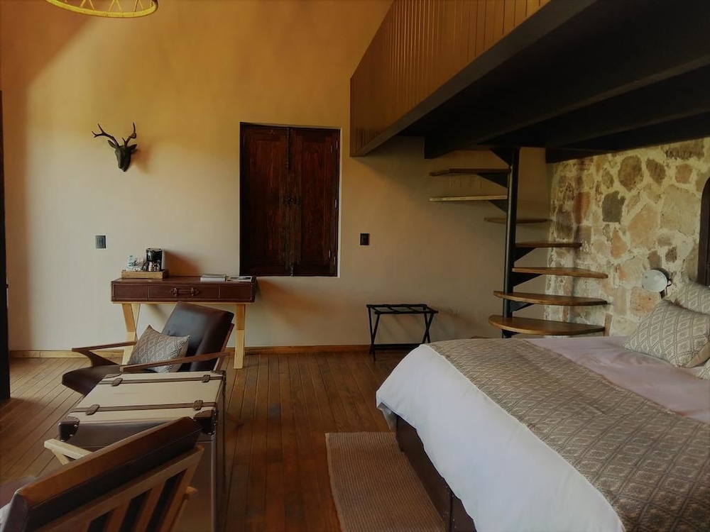 Premium Studio Suite, Multiple Beds, Garden View