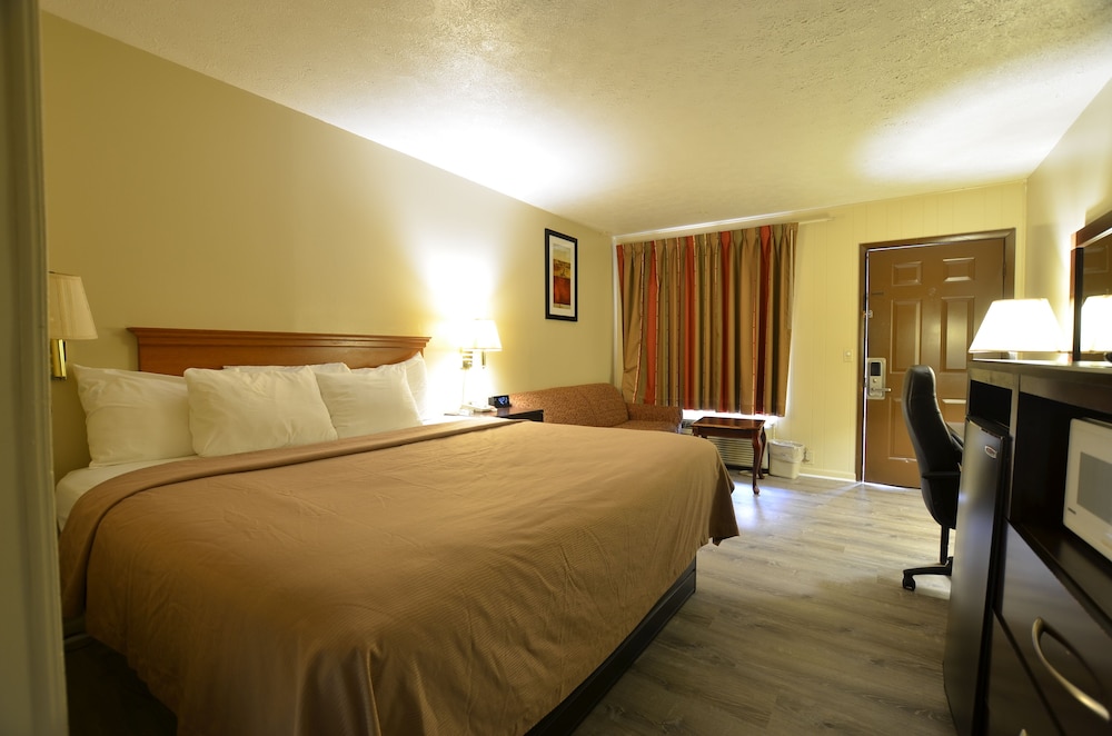 1 King Bed-Non Smooking photo 1