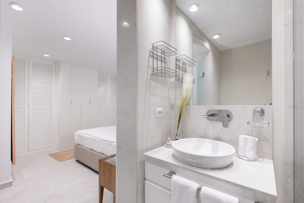 Exclusive Condo photo 2