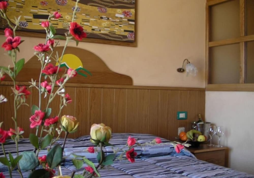 Classic Double or Twin Room, Balcony, Mountain View photo 1