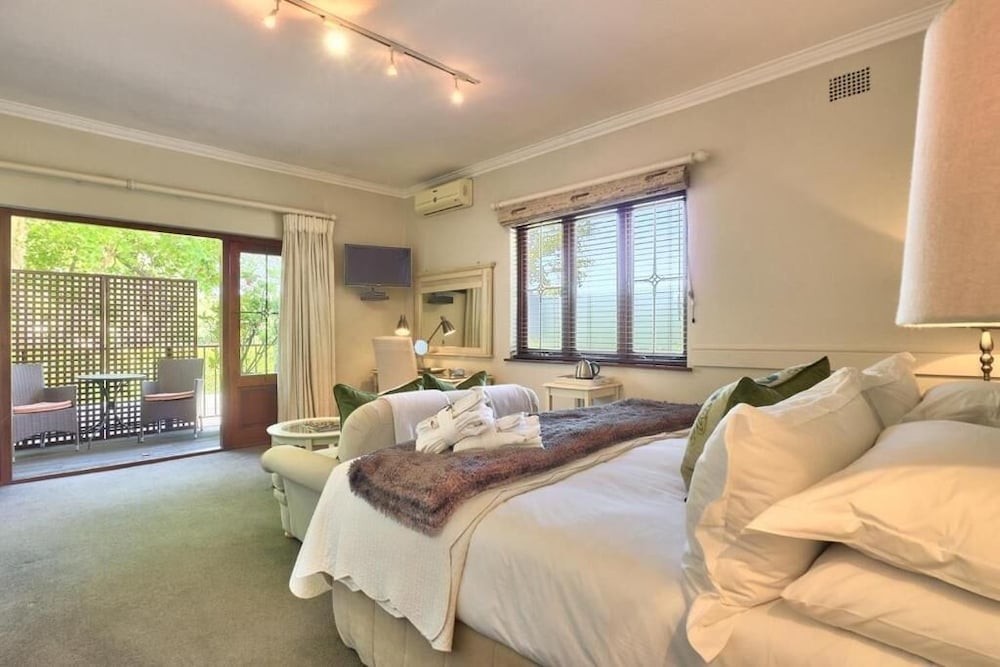Deluxe Room 4 : Private Balcony
