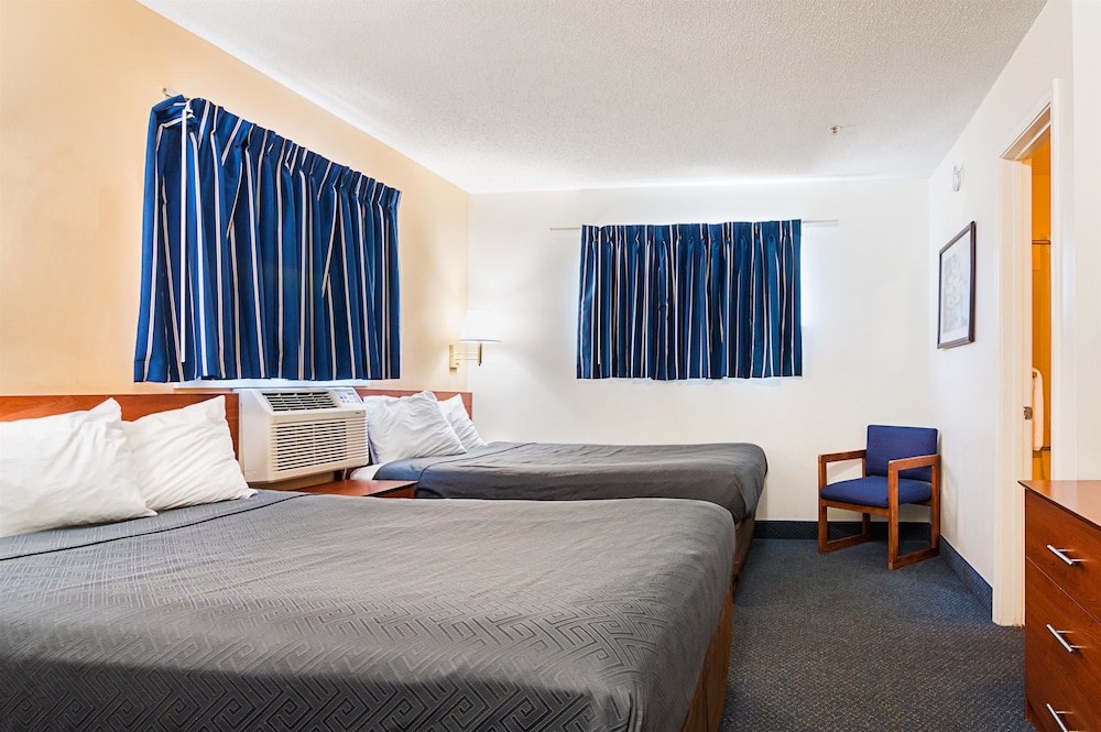 Deluxe Suite, 2 Queen Beds, Non Smoking, Kitchenette - Photo 1