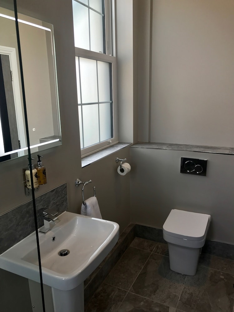 Raven Hotell, Bilde 6