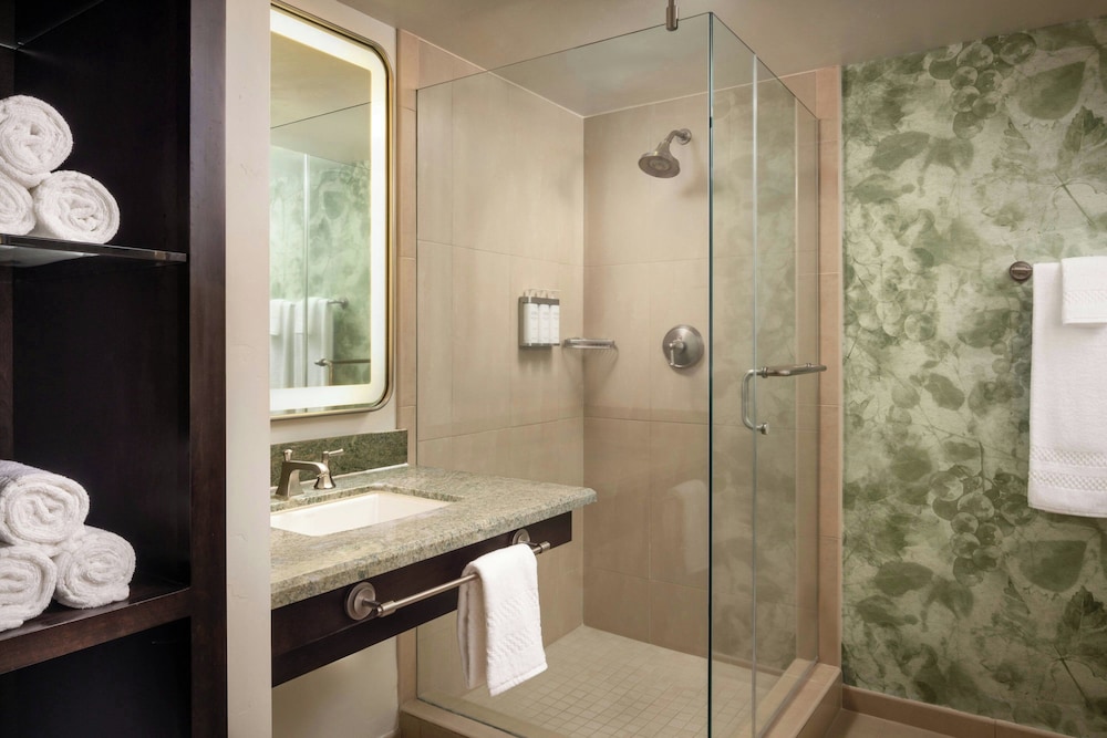 Suite, Multiple Beds - Photo 5