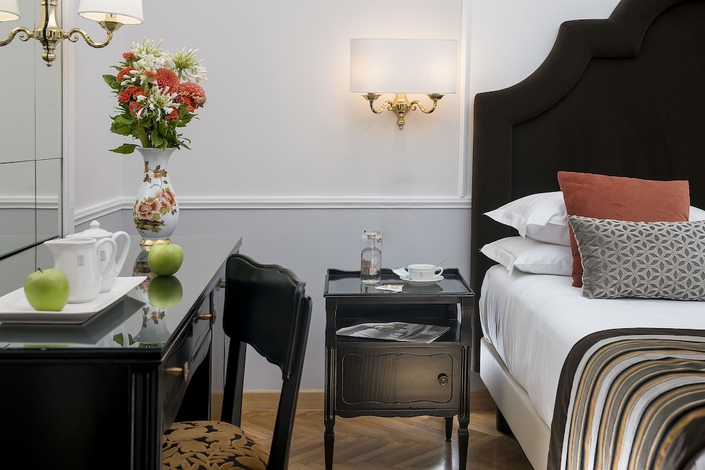 Premium Double or Twin Room - Photo 11