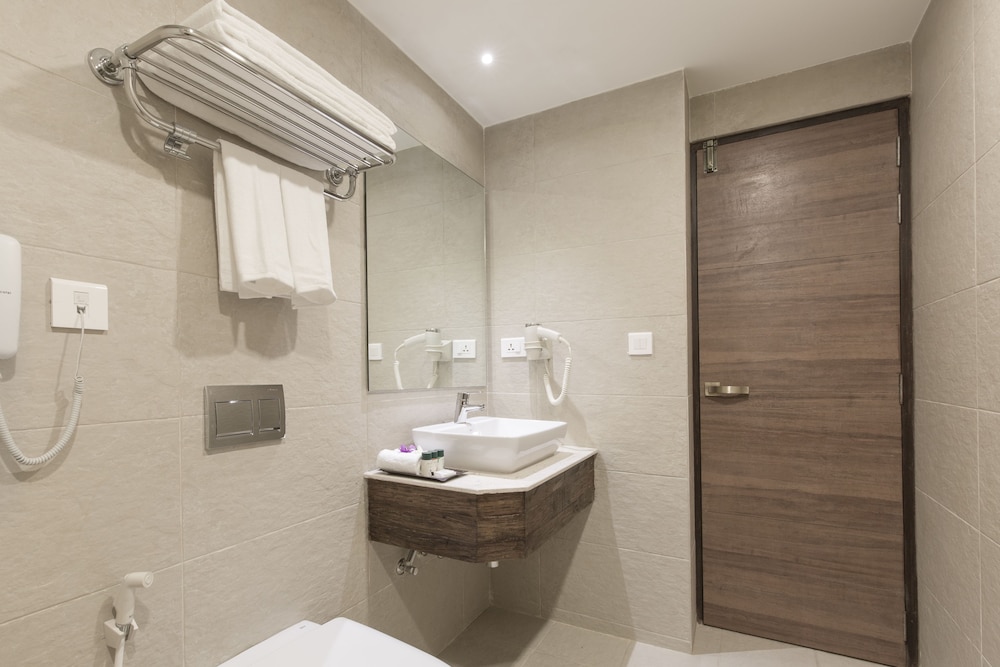 Deluxe Room - Photo 9