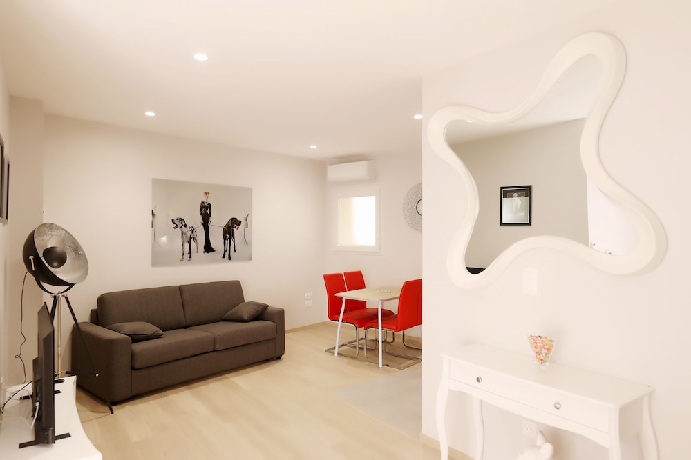 Apartment (Marilyn)