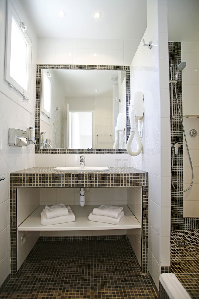 Comfort Double Room, Balcony, City View or Country View - Photo 13