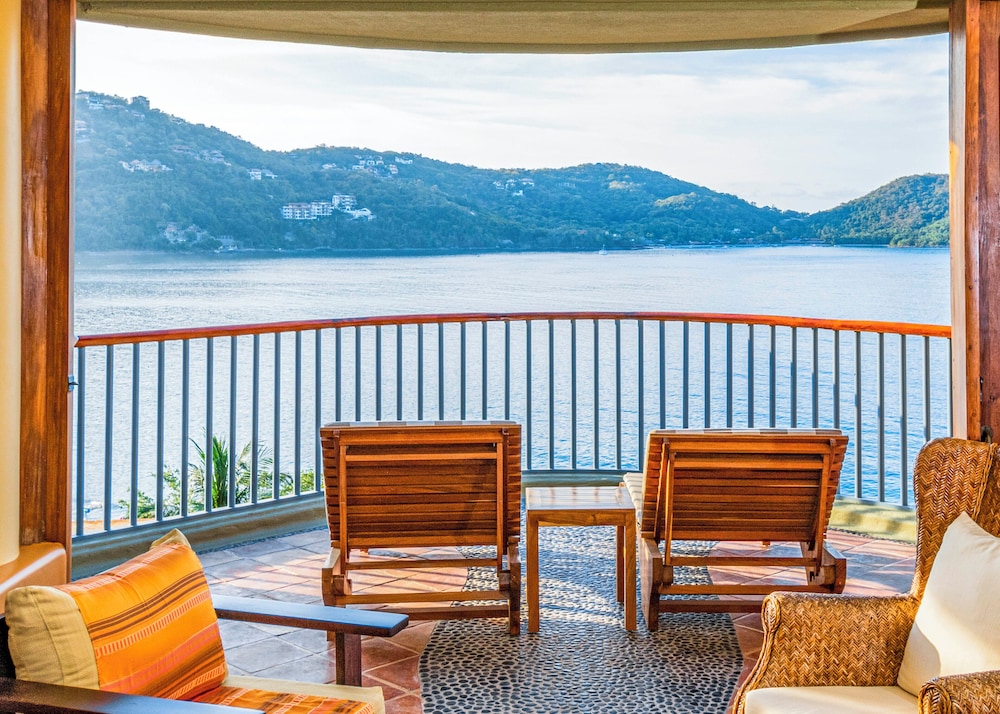 1 BEDROOM OCEAN VIEW KING WITH PLUNGE POOL - Photo 8