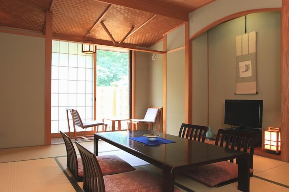 Japanese Room, Smoking