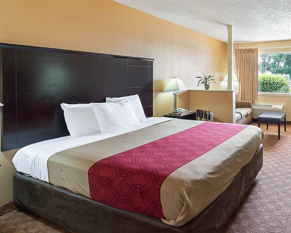 Suite, 1 King Bed with Sofa bed, Non Smoking - Photo 3