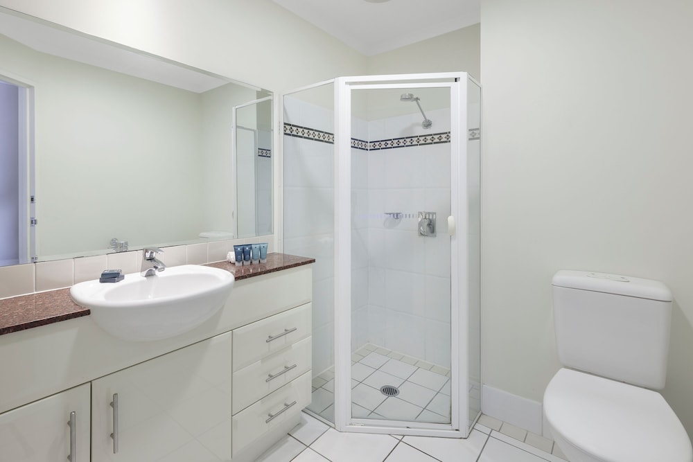 Two Bedroom Deluxe Waterview - Photo 4