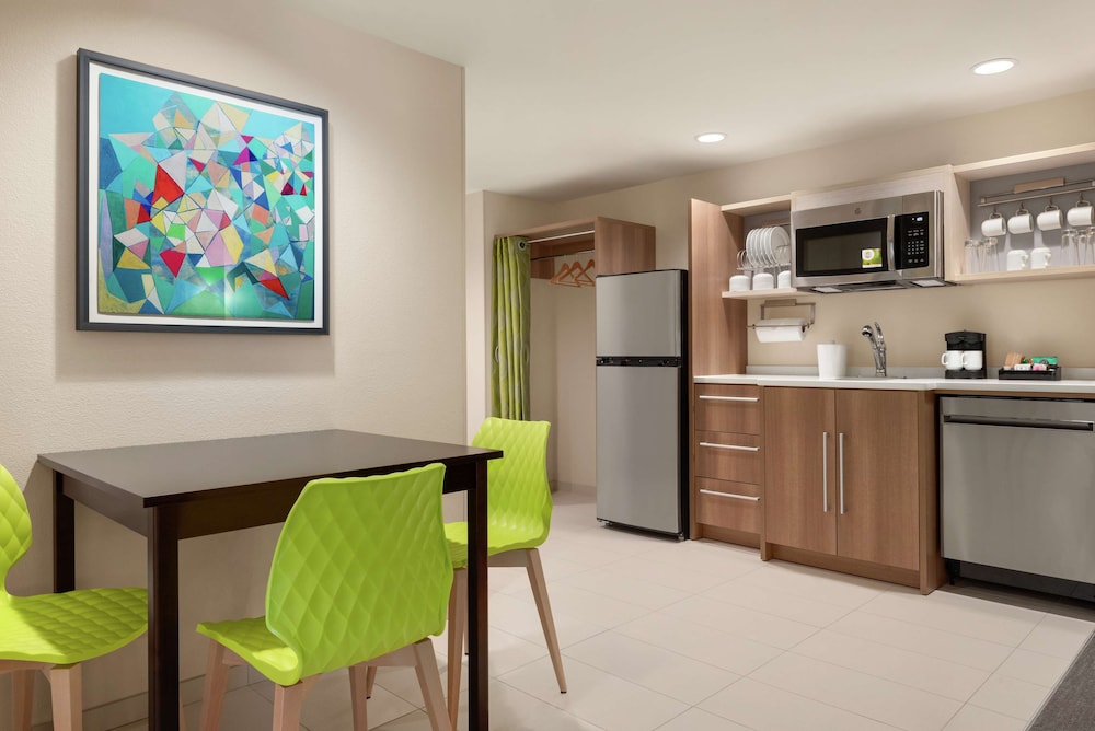 Suite, 1 Queen Bed, Accessible (Hearing) - Photo 2